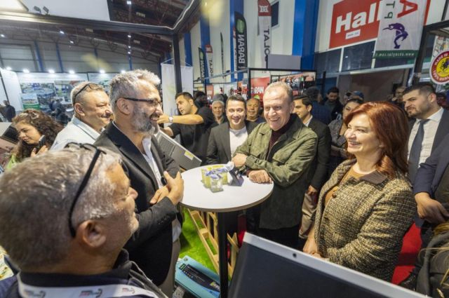 Vahap Seçer, 2. Mersin Tarım Fuarı’nda üreticilerle buluştu