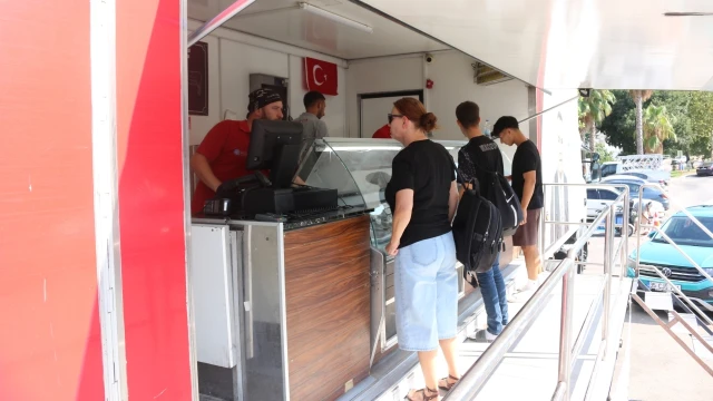Antalya Büyükşehir Belediyesi Halk Et’i İlçelere Taşıyor