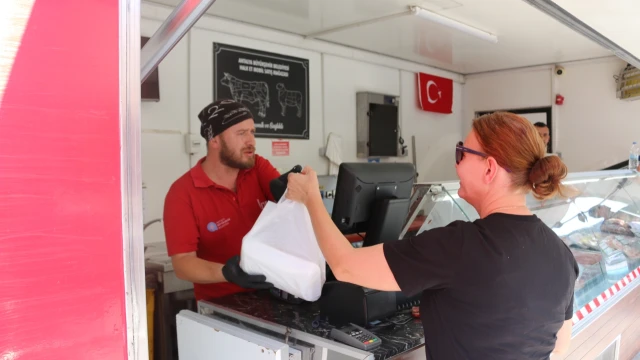 Antalya Büyükşehir Belediyesi Halk Et’i İlçelere Taşıyor — Fotoğraf 5