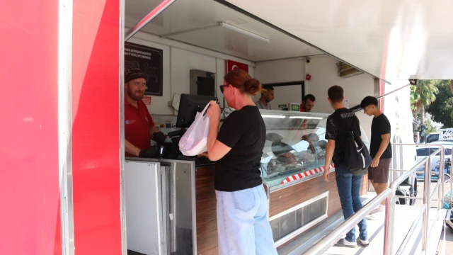 Antalya Büyükşehir Belediyesi Halk Et’i İlçelere Taşıyor — Fotoğraf 6