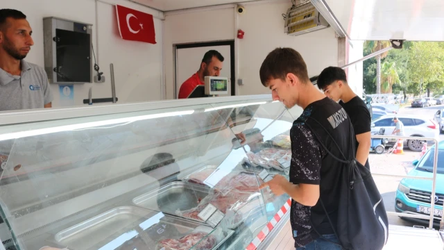 Antalya Büyükşehir Belediyesi Halk Et’i İlçelere Taşıyor — Fotoğraf 7
