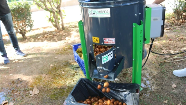 Antalya’da Ceviz Üreticisine Soyma Makinesi Desteği