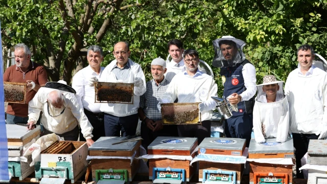Bursa Büyükşehir Belediyesi Keles’te bal hasadı yaptı — Fotoğraf 5