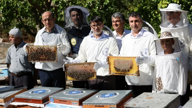 Bursa Büyükşehir Belediyesi Keles’te bal hasadı yaptı — Fotoğraf 7