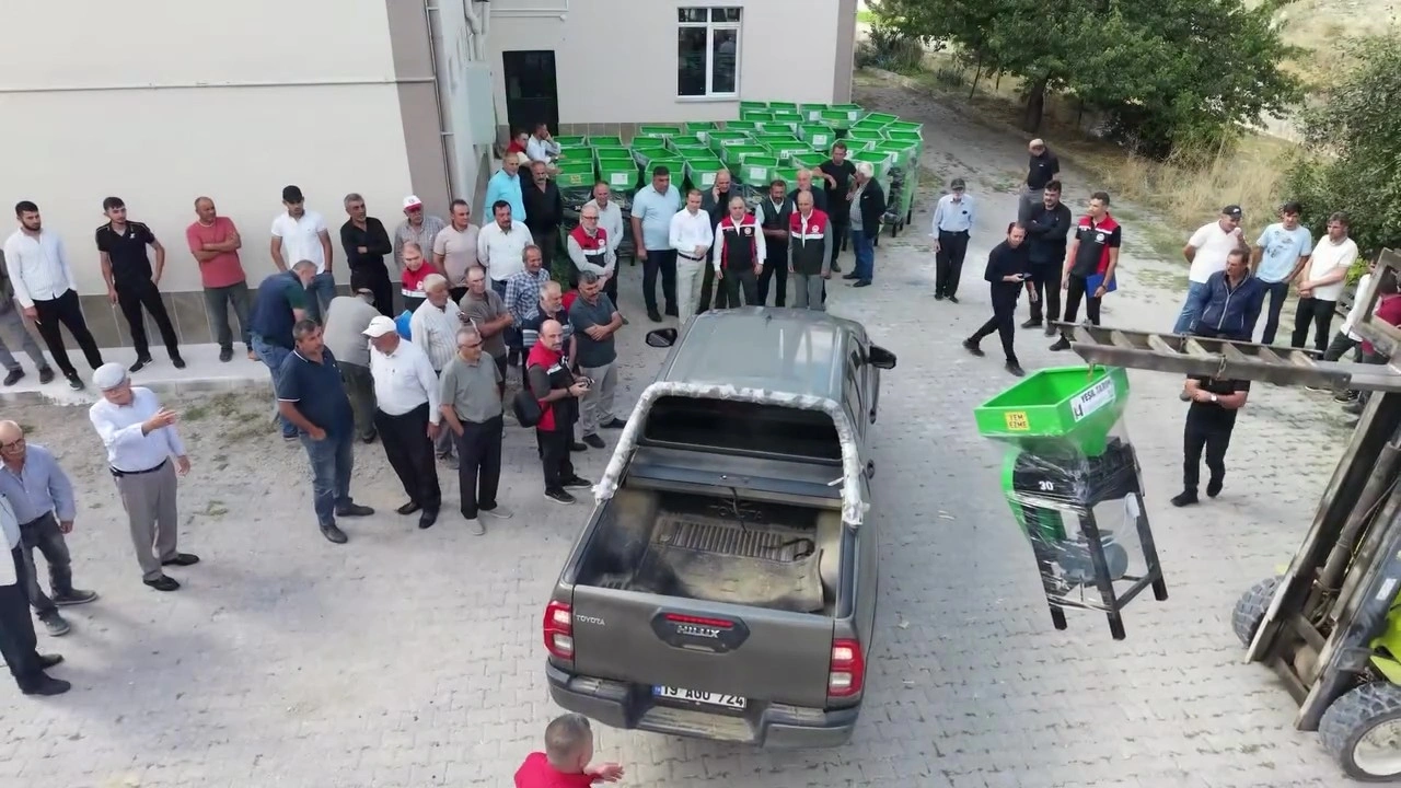 Çorum Tarım Müdürlüğü Alaca ve Ortaköy’de 100 makine dağıttı