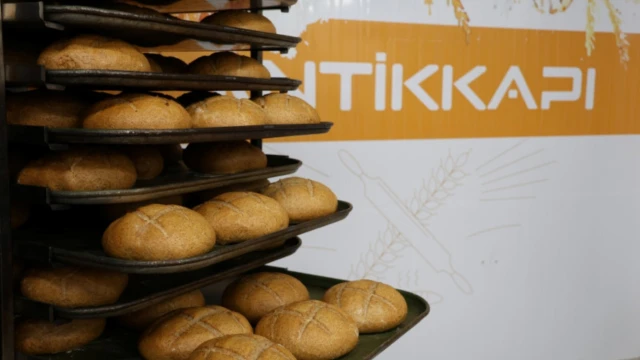 Kocaeli’de Tam Buğday Ekmeği Halk Ekmek Büfelerinde — Fotoğraf 1
