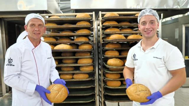 Kocaeli’de Tam Buğday Ekmeği Halk Ekmek Büfelerinde — Fotoğraf 2
