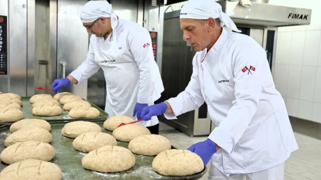 Kocaeli’de Tam Buğday Ekmeği Halk Ekmek Büfelerinde — Fotoğraf 7