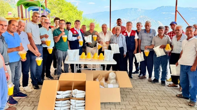 Mersin’de 38 şeftali üreticisine AMS ile mücadele desteği
