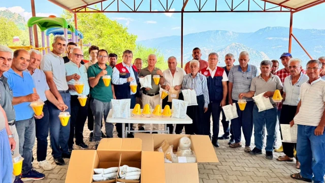 Mersin’de 38 şeftali üreticisine AMS ile mücadele desteği — Fotoğraf 3