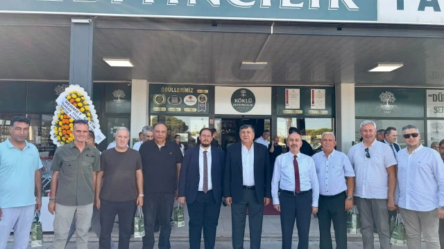 Vali Ustaoğlu: Zeytinyağı rekoltesi 40 bin tonu aşacak — Fotoğraf 9