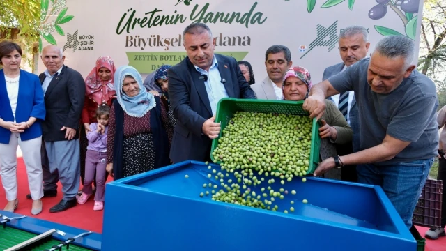 Adana’da zeytin üreticilerine boylama makinesi desteği
