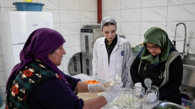Antalya’da Kadın Kooperatiflerinde Kış Hazırlığı Başladı — Fotoğraf 12