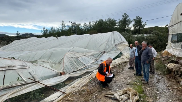Antalya’da sağanak ve dolu tarım alanlarına zarar verdi