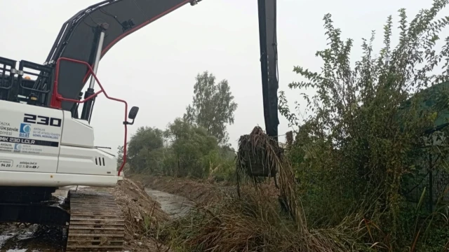 Antalya’da sağanak ve dolu tarım alanlarına zarar verdi — Fotoğraf 2