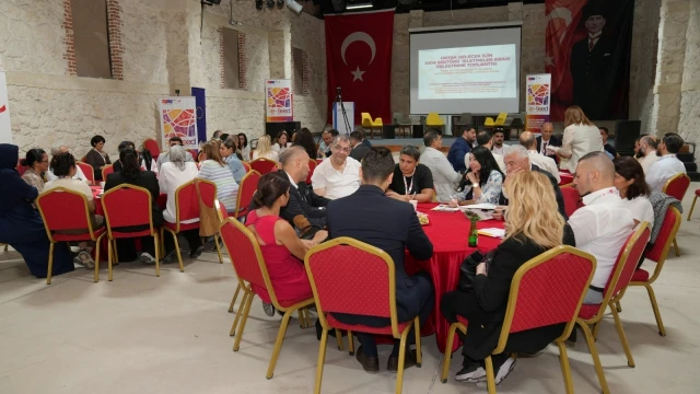 Deprem bölgesindeki gıda işletmeleri Adana’da buluştu — Fotoğraf 4