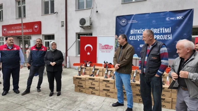 Düzce’de 102 Üreticiye Fındık Bahçesi Ekipmanı Verildi — Fotoğraf 6