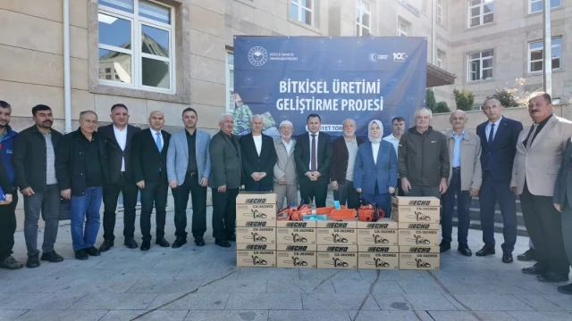 Düzce’de 102 Üreticiye Fındık Bahçesi Ekipmanı Verildi — Fotoğraf 7