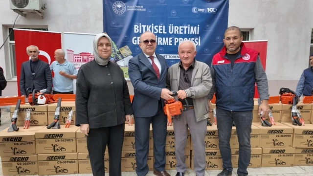 Düzce’de 102 Üreticiye Fındık Bahçesi Ekipmanı Verildi — Fotoğraf 11