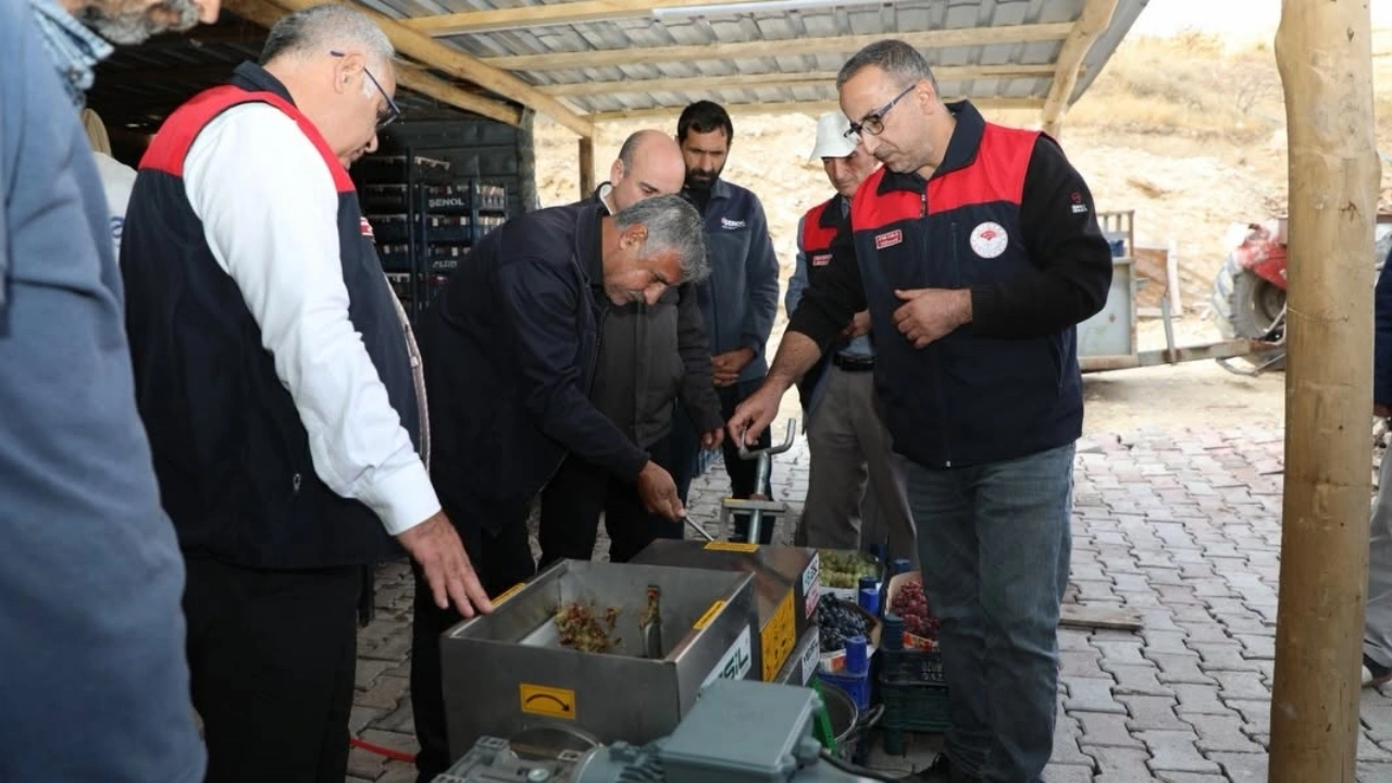 Elazığ’da 990 Tarım Makinesi Yüzde 70 Hibeyle Verildi