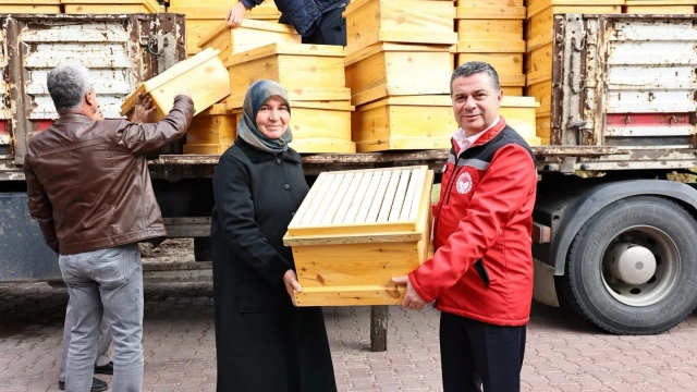Nevşehir'de arıcılara %75 hibeli kovan desteği verildi — Fotoğraf 4