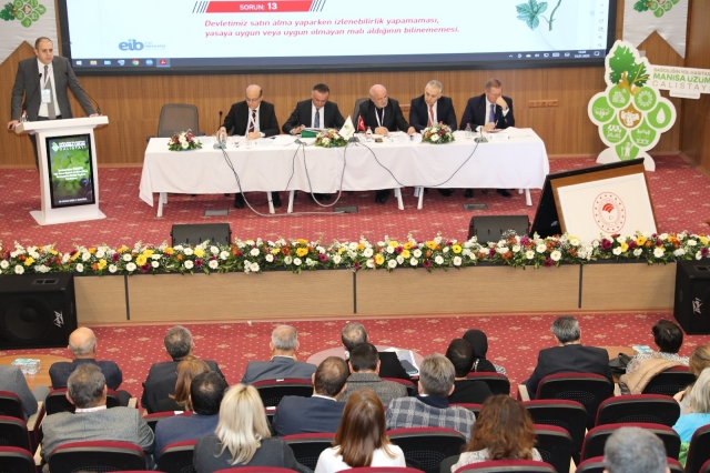 Manisa'da Üzüm Çalıştayı: Bağcılık İçin Yeni Stratejiler Geliştirildi