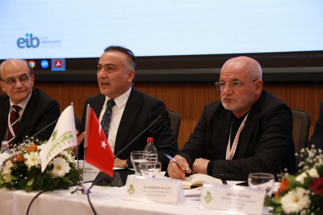 Manisa'da Üzüm Çalıştayı: Bağcılık İçin Yeni Stratejiler Geliştirildi