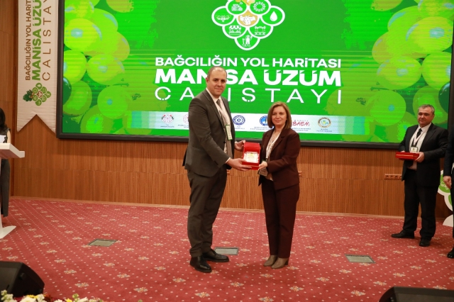 Manisa'da Üzüm Çalıştayı: Bağcılık İçin Yeni Stratejiler Geliştirildi