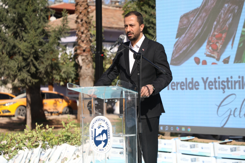 Hatay Büyükşehir, Yayladağı’nda aromatik bitki fideleri dağıttı
