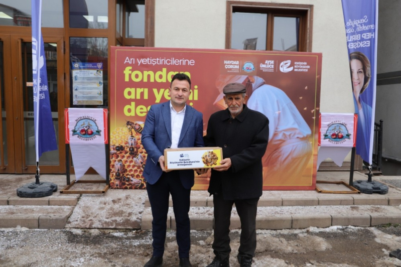 Eskişehir Büyükşehir, arıcılara 6,6 ton fondan yem desteği sağladı