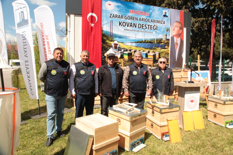 Çanakkale’de yangından etkilenen arıcılara kovan desteği