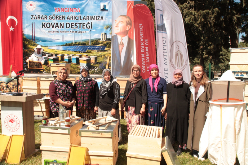 Çanakkale’de yangından etkilenen arıcılara kovan desteği