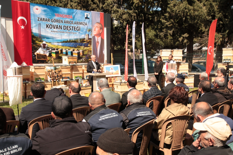 Çanakkale’de yangından etkilenen arıcılara kovan desteği