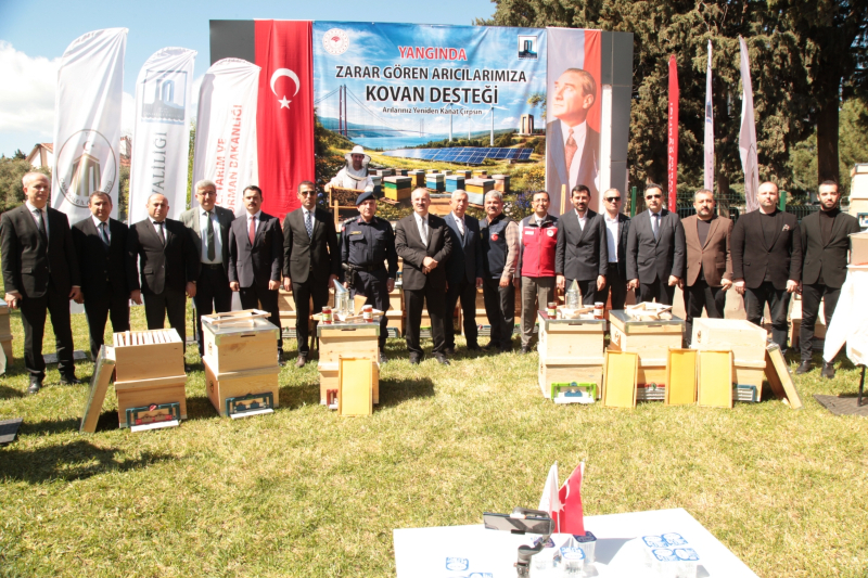 Çanakkale’de yangından etkilenen arıcılara kovan desteği