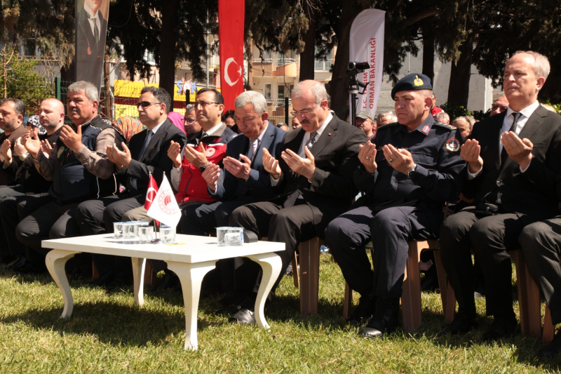 Çanakkale’de yangından etkilenen arıcılara kovan desteği