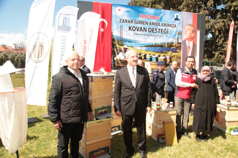 Çanakkale’de yangından etkilenen arıcılara kovan desteği