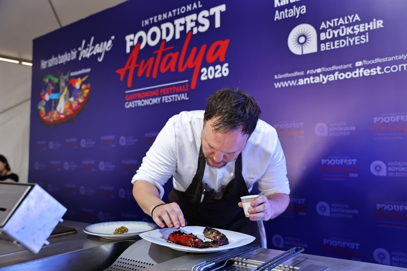 Antalya’da Foodfest Heyecanı: Ünlü Şefler Vatandaşla Buluştu