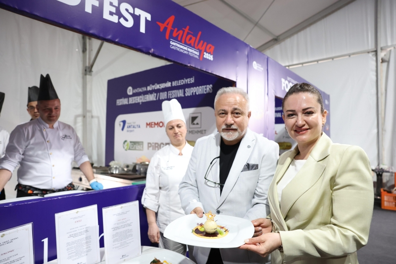 Antalya’da Foodfest Heyecanı: Ünlü Şefler Vatandaşla Buluştu