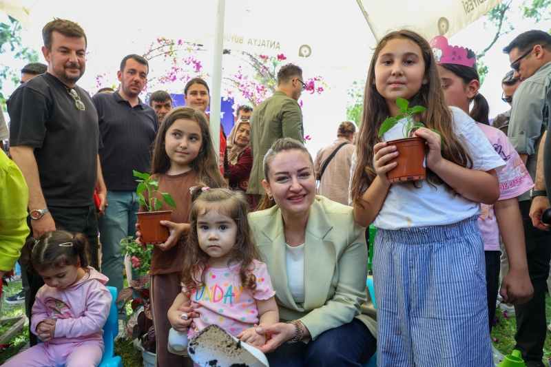 Antalya’da Foodfest Heyecanı: Ünlü Şefler Vatandaşla Buluştu