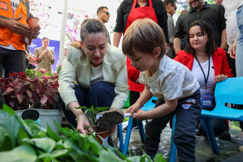 Antalya’da Foodfest Heyecanı: Ünlü Şefler Vatandaşla Buluştu