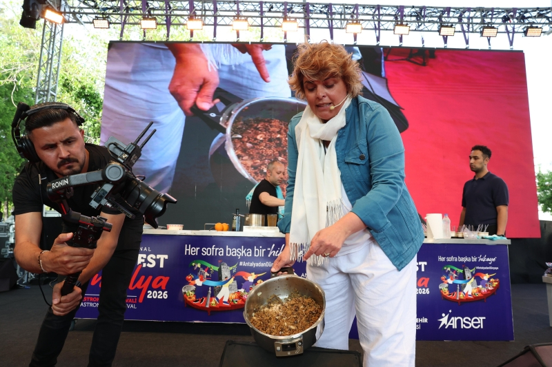 Antalya’da Foodfest Heyecanı: Ünlü Şefler Vatandaşla Buluştu