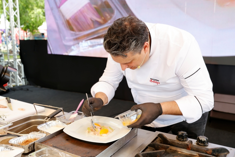 Antalya’da Foodfest Heyecanı: Ünlü Şefler Vatandaşla Buluştu