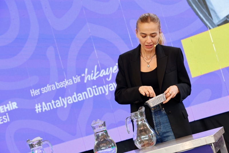 Antalya’da Foodfest Heyecanı: Ünlü Şefler Vatandaşla Buluştu