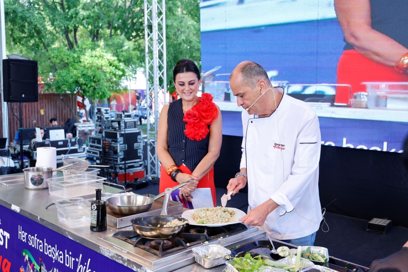 Antalya’da Foodfest Heyecanı: Ünlü Şefler Vatandaşla Buluştu