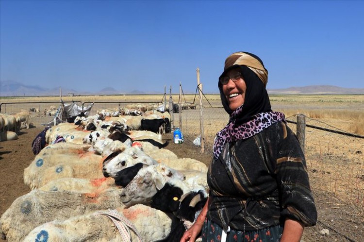 Teknolojiye Direnen Kadınlar 'Koşan' Geleneğini Sürdürüyor