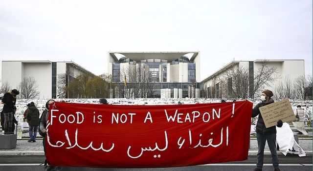 Alman çiftçiler tarım politikaları nedeniyle hükümeti protesto etti