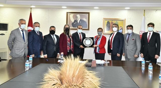 Kalıntısız meyve sebze üretmek için Tarım ve Orman Bakanlığı ile Ege Yaş Meyve Sebze İhracatçıları Birliği güç birliği yapacak