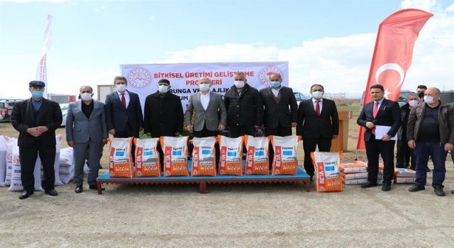 Ağrı'da Çiftçilere Yem Bitkileri Tohumu Dağıtıldı