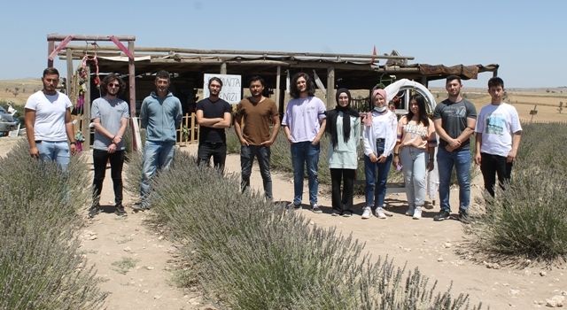 Stajyer Öğrencilerden Badem Ve Lavanta Bahçesine Ziyaret