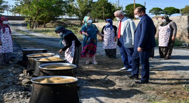 İlk Hasadın Buğdayları Kazanlarda Kaynatılmaya Başlandı